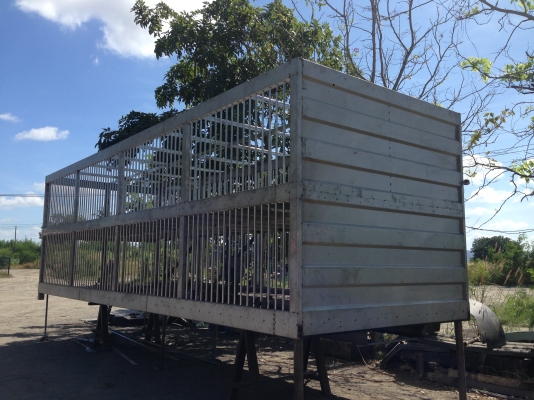 รับต่อรถบรรทุกสุกรแบบมีลิฟต์ขึ้นลง 2-3 ชั้น