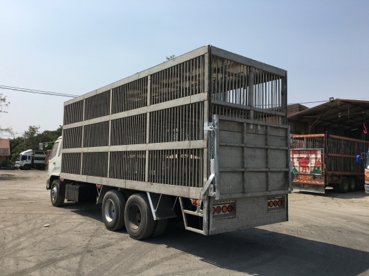รับต่อรถบรรทุกสุกรแบบมีลิฟต์ขึ้นลง 2-3 ชั้น