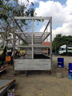 รับต่อรถบรรทุกสุกรแบบมีลิฟต์ขึ้นลง 2-3 ชั้น