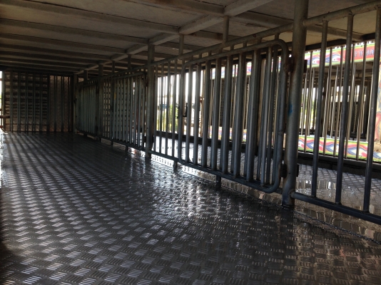 รับต่อรถบรรทุกสุกรแบบมีลิฟต์ขึ้นลง 2-3 ชั้น