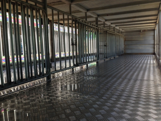 รับต่อรถบรรทุกสุกรแบบมีลิฟต์ขึ้นลง 2-3 ชั้น