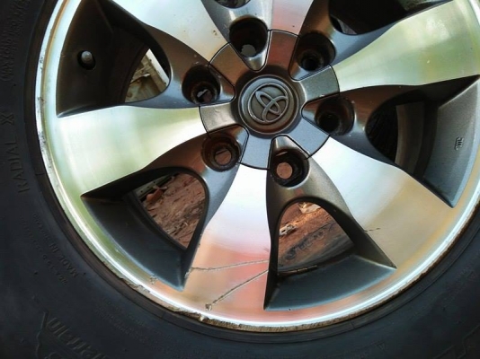 ขายล้อพร้อมยางขอบ 16 ของเดิมวีโก้ตัวสูง หนึ่งชุด ราคา 5900 บาทครับ