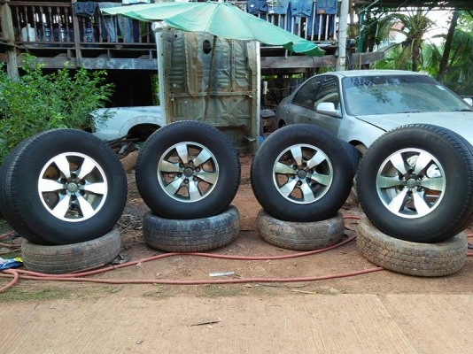 ขายล้อพร้อมยางขอบ 16 ของเดิมวีโก้ตัวสูง หนึ่งชุด ราคา 5900 บาทครับ