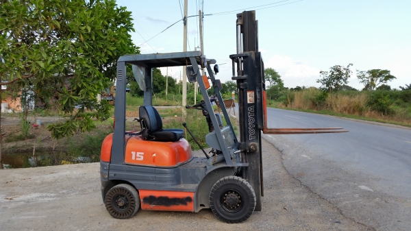 ขายด่วนรถยก TOYOTA 6FGยก1.5ตันเสาสูง3เมตรยางตันใหม่หน้าหลังรถนอกนำเข้ายังไม่เคยใช้งานในเมืองไทยเลยรุ่นใหม่สุดๆขายถูกๆๆ