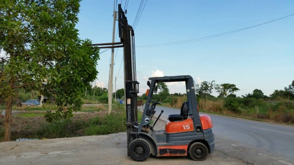 ขายด่วนรถยก TOYOTA 6FGยก1.5ตันเสาสูง3เมตรยางตันใหม่หน้าหลังรถนอกนำเข้ายังไม่เคยใช้งานในเมืองไทยเลยรุ่นใหม่สุดๆขายถูกๆๆ