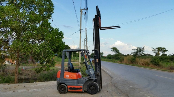 ขายด่วนรถยก TOYOTA 6FGยก1.5ตันเสาสูง3เมตรยางตันใหม่หน้าหลังรถนอกนำเข้ายังไม่เคยใช้งานในเมืองไทยเลยรุ่นใหม่สุดๆขายถูกๆๆ