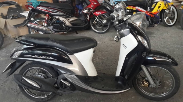 ขาย YAMAHA FINO i ปี 57 เครื่องดี สภาพดี เล่มพร้อมชุดโอน