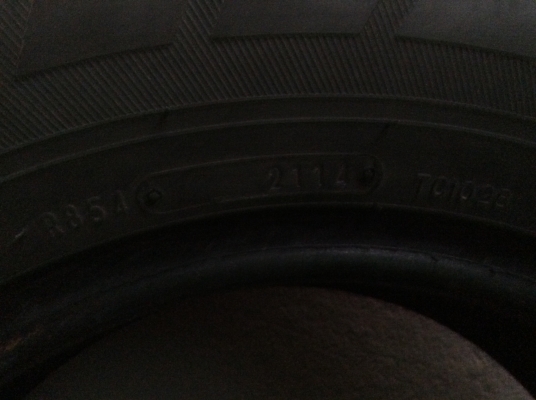 ขายยางDunlop 175 ขอบ14 (2114) ขายยางDunlop 175 ขอบ14 (2114)