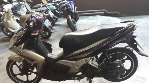 ขาย YAMAHA NOUVO SX รุ่นหัวฉีด ล้อแม็ก ปี 55 เครื่องดี สภาพภายนอกดี เล่มพร้อมชุดโอน