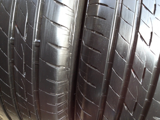 ยางBRIDGESTONE 195 65R15 ลงพื้นปลายปี2014 สภาพสวยมากๆดอกเยอะมากๆไม่มีปะ