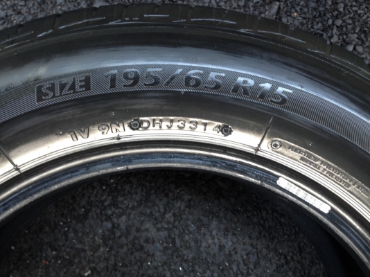 ยางBRIDGESTONE 195 65R15 ลงพื้นปลายปี2014 สภาพสวยมากๆดอกเยอะมากๆไม่มีปะ