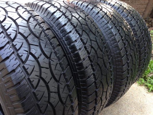 ยาง All Deestone 235 75 15 ลงพื้นปี14 ดอกเต็มๆ ไม่มีปะ ดอกคมๆทุกเส้น ใช้ได้อีกหลายปี ราคาไม่แพง