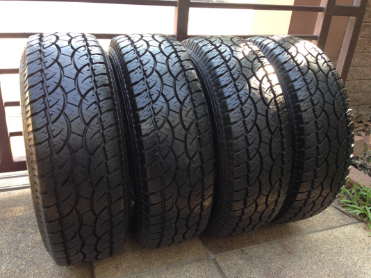 ยาง All Deestone 235 75 15 ลงพื้นปี14 ดอกเต็มๆ ไม่มีปะ ดอกคมๆทุกเส้น ใช้ได้อีกหลายปี ราคาไม่แพง