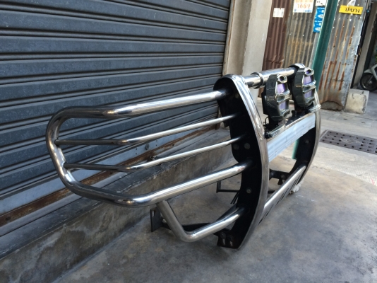 ขายกันชนสแตนเลสพร้อมสปอร์ตไลย์และไฟเดย์ไลย์สภาพสวยๆ