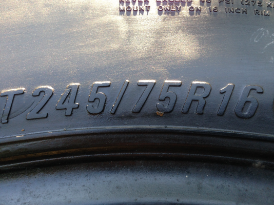 ยาง Mud Maxxis 245 75 16 ดอกสวย พร้อมใช้งาน ราคาไม่แพง