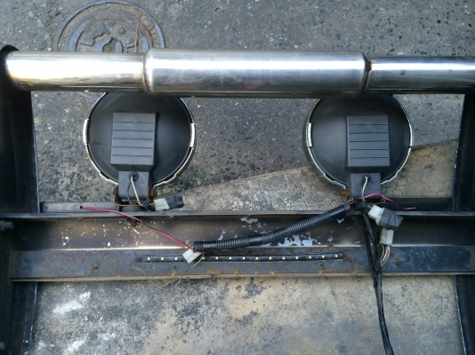 ขายกันชนสแตนเลสพร้อมสปอร์ตไลย์และไฟเดย์ไลย์สภาพสวยๆ ขายกันชนสแตนเลสพร้อมสปอร์ตไลย์และไฟเดย์ไลย์สภาพสวยๆ