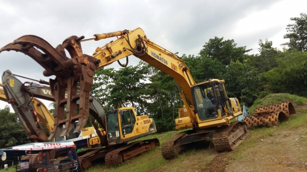 ขายรถแบคโฮPC200-7LCรถติดรายคีบมีเล่มมีบุงกีด้วยหัวเกงยกได้