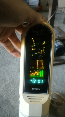 นาฬิกาดิจิตอลแบบตั้งโต้ะ CITIZEN จากญี่ปุ่นปลุกได้แสดงหน้าปัดเป็นแผนที่มีรูปดาว