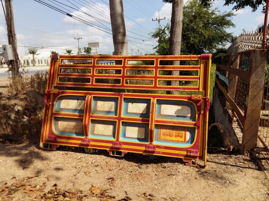 ขายด่วน ฝาท้ายสิบล้อ สภาพใหม่ ไม่มีรอยผุ