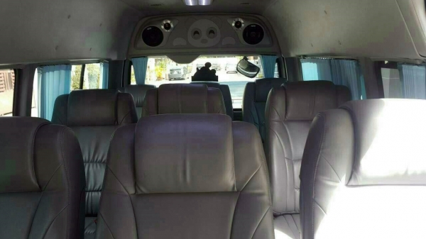 รถตู้ TOYOTA  สีขาว เครื่องดีเซล สภาพใหม่เอี่ยม รูปเยอะ การันตีคุณภาพ