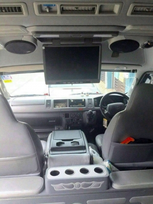 รถตู้ TOYOTA  สีขาว เครื่องดีเซล สภาพใหม่เอี่ยม รูปเยอะ การันตีคุณภาพ