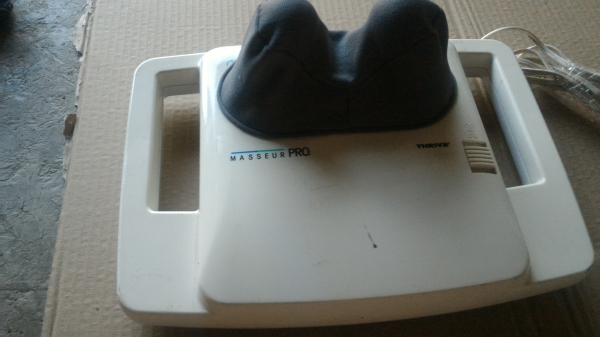 เครื่องนวด MASSEUR  PRO ทำงานเหมือนนิ้วมือคนบีบคล้าย นวดแขน ขา และลำตัวได้