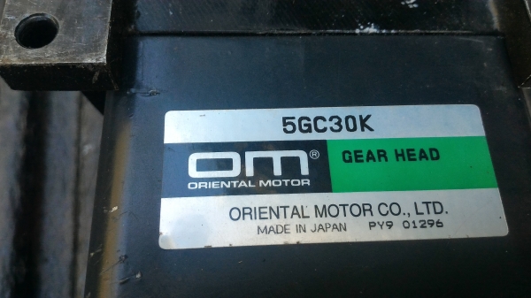 มอเตอร์เกียร์ทด ORIENTAL MOTOR แบบมีเบรคและคลัทช์ไฟฟ้า 24 V. ขนาด 40 W. ทดแล้วหมุนที่ 46 รอบต่อนาที แรงบิดเยอะ