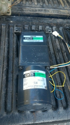 มอเตอร์เกียร์ทด ORIENTAL MOTOR แบบมีเบรคและคลัทช์ไฟฟ้า 24 V. ขนาด 40 W. ทดแล้วหมุนที่ 46 รอบต่อนาที แรงบิดเยอะ