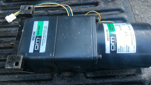 มอเตอร์เกียร์ทด ORIENTAL MOTOR แบบมีเบรคและคลัทช์ไฟฟ้า 24 V. ขนาด 40 W. ทดแล้วหมุนที่ 46 รอบต่อนาที แรงบิดเยอะ