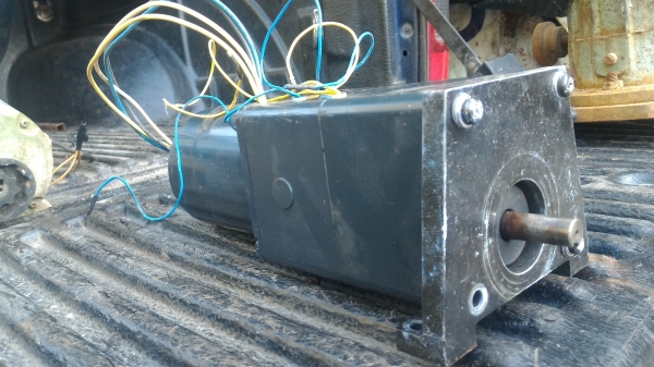 มอเตอร์เกียร์ทด ORIENTAL MOTOR แบบมีเบรคและคลัทช์ไฟฟ้า 24 V. ขนาด 40 W. ทดแล้วหมุนที่ 46 รอบต่อนาที แรงบิดเยอะ