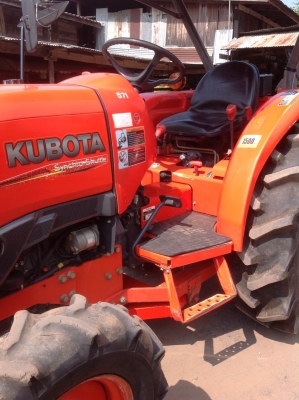 แทรกเตอร์คูโบต้า 3608 สภาพดีมากเดิมๆทั้งคันไม่ทำสีเครื่องดีเกียร์ดีเฟืองท้ายดี มีผานดันหน้าและโรตารี่