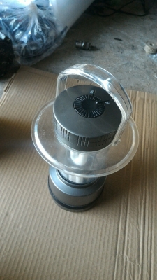 ตะเกียงสนาม ยี่ห้อ LOGOS เป็นตะเกี่ยงส่องสว่างแบบกันน้ำ ใช้พลังงานจากถ่าน 4 ก้อน