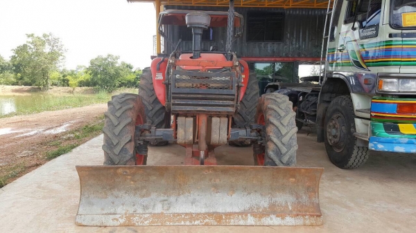 ขายรถไถ KUBOTA M9540 ปี 54 เอกสารเล่มทะเบียนครบ รถใช้งานอยู่ประจำ อุปกรณ์มีผานดันหน้า และผาน 4 ขายรถไถ KUBOTA M9540 ปี 54 เอกสารเล่มทะเบียนครบ รถใช้งานอยู่ประจำ อุปกรณ์มีผานดันหน้า และผาน 4