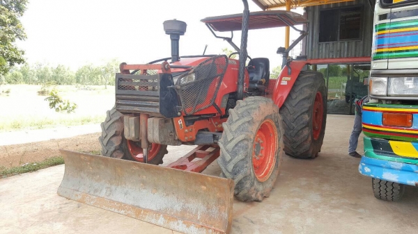 ขายรถไถ KUBOTA M9540 ปี 54 เอกสารเล่มทะเบียนครบ รถใช้งานอยู่ประจำ อุปกรณ์มีผานดันหน้า และผาน 4 ขายรถไถ KUBOTA M9540 ปี 54 เอกสารเล่มทะเบียนครบ รถใช้งานอยู่ประจำ อุปกรณ์มีผานดันหน้า และผาน 4