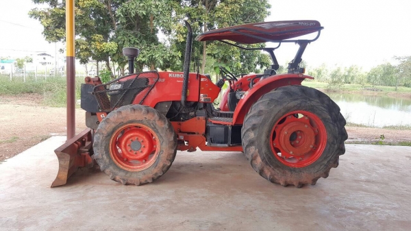 ขายรถไถ KUBOTA M9540 ปี 54 เอกสารเล่มทะเบียนครบ รถใช้งานอยู่ประจำ อุปกรณ์มีผานดันหน้า และผาน 4 ขายรถไถ KUBOTA M9540 ปี 54 เอกสารเล่มทะเบียนครบ รถใช้งานอยู่ประจำ อุปกรณ์มีผานดันหน้า และผาน 4