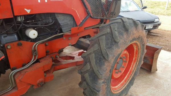 ขายรถไถ KUBOTA M9540 ปี 54 เอกสารเล่มทะเบียนครบ รถใช้งานอยู่ประจำ อุปกรณ์มีผานดันหน้า และผาน 4 ขายรถไถ KUBOTA M9540 ปี 54 เอกสารเล่มทะเบียนครบ รถใช้งานอยู่ประจำ อุปกรณ์มีผานดันหน้า และผาน 4