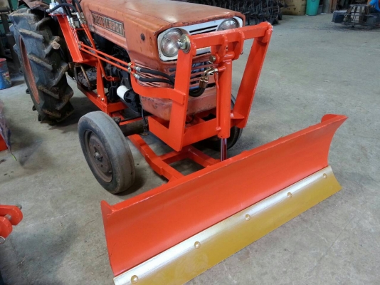 คูโบต้า20แรงพร้อมใบมีดและเครื่องตัดหญ้า