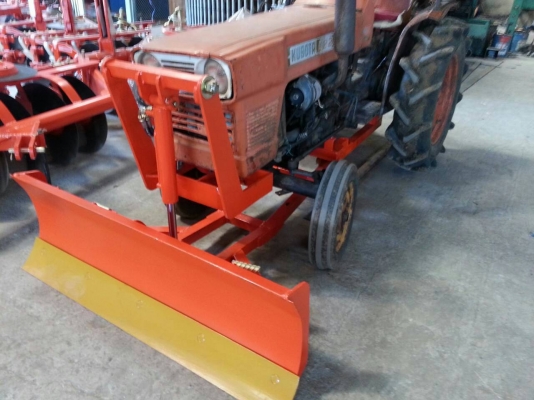 คูโบต้า20แรงพร้อมใบมีดและเครื่องตัดหญ้า