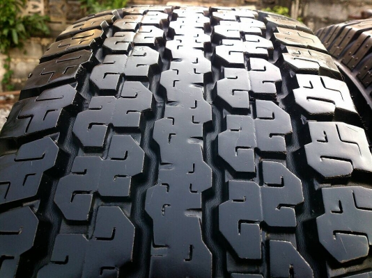 ขายยาง 31&times;10.50R15 บริดสโตน H/T ยางสัปดาห์ที่23ปี13 ดอกยางหนาเต็มสดเท่ากันไม่กินข้างสวยๆ จำนวน 1 ชุด