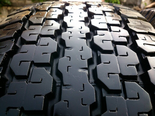 ขายยาง 31&times;10.50R15 บริดสโตน H/T ยางสัปดาห์ที่23ปี13 ดอกยางหนาเต็มสดเท่ากันไม่กินข้างสวยๆ จำนวน 1 ชุด