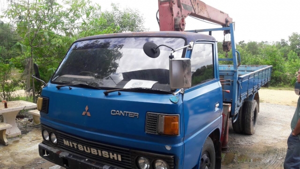 6ล้อติดเครน3ตัน...MITSUBICHI CANTER 110 แรง...(รถประมูลกรมตำรวจ มีเอกสารขึ้นเล่มทะเบียน)