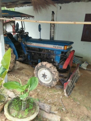 รถไถอิเซกิ31แรง2เพลา4x4 พร้อมดันหน้า ผานพรวน5ใบ พร้อมใช้ สภาพดีเครื่องดีไม่ต้องเผาหัวเพลาหน้าดีเยี่ยม ยางสวยราคาต่อรองได้ขายได้ขายครับ