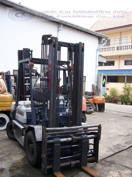 ขาย รถโฟล์คลิฟท์ KOMATSU รุ่น FD20-11 ขาย รถโฟล์คลิฟท์ KOMATSU รุ่น FD20-11