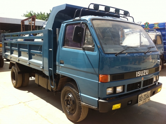 ขายรถบรรทุก 6 ล้อ ดั้ม ISUZU NPR เครื่อง 115 แรงม้า ทะเบียนพร้อมโอน ราคาต่อรอง ทำสีใหม่ เดิม-บาง