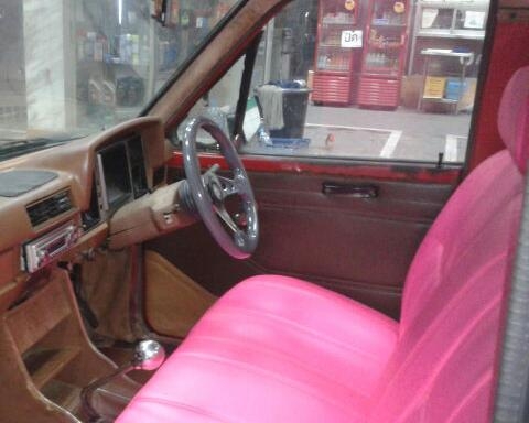 ด่วน..Datsunเครื่องใหม่J16-..สมบูรณ์คัชชีสวยเยี่ยมช่วงล่างดีหัวเกียร์แต่งเบาะPINK(พร้อมขับส่งทัวไทย)