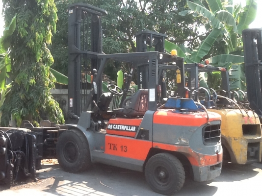 ขายด่วนๆ ราคาพิเศษสุดๆ รถยก CATTERPILLAR  น้ำหนักยก 4.5 ตัน เสาสูง 5 เมตร เครื่องเบนซินติดแก๊ส เกียร์ออโต้