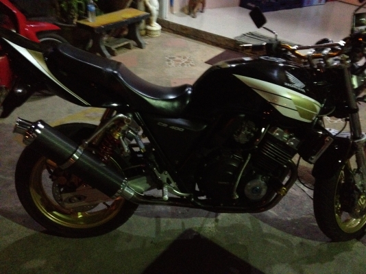 ขายcb400ทะเบียน  โอนนอกนะครับ ราคา 95000 สนใจโทร0858075575ทะเบียนไม่ขาดต่อนะคับ