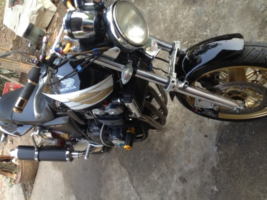 ขายcb400ทะเบียน  โอนนอกนะครับ ราคา 95000 สนใจโทร0858075575ทะเบียนไม่ขาดต่อนะคับ
