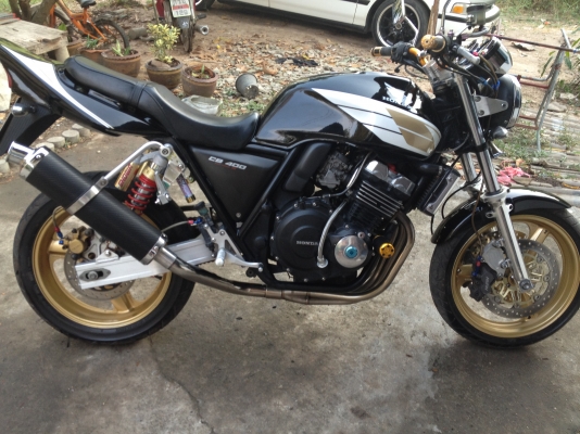 ขายcb400ทะเบียน  โอนนอกนะครับ ราคา 95000 สนใจโทร0858075575ทะเบียนไม่ขาดต่อนะคับ