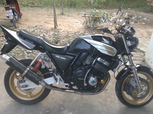 ขายcb400ทะเบียน  โอนนอกนะครับ ราคา 95000 สนใจโทร0858075575ทะเบียนไม่ขาดต่อนะคับ